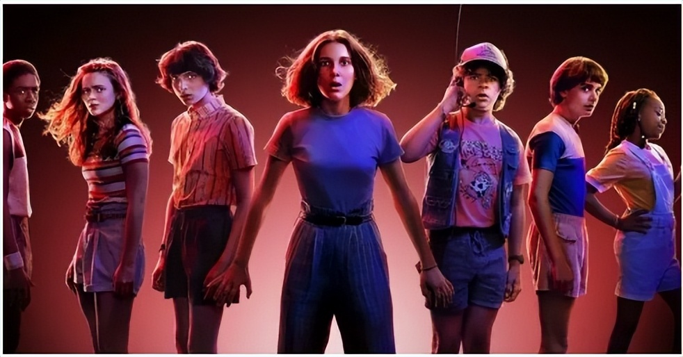 怪奇物语怪异画面与幽默元素交汇_怪奇物语怪异画面视觉效果分析_怪奇物语现实中谁是一对