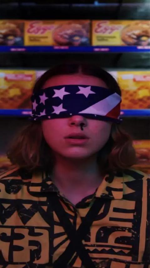 怪奇物语现实中谁是一对_怪奇物语怪异画面与幽默元素交汇_怪奇物语怪异画面视觉效果分析